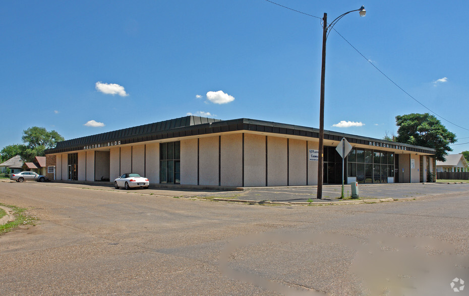 812 W 8th St, Plainview, TX for rent - Primary Photo - Image 1 of 7