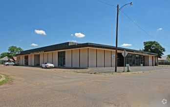 812 W 8th St, Plainview, TX for rent Primary Photo- Image 1 of 8