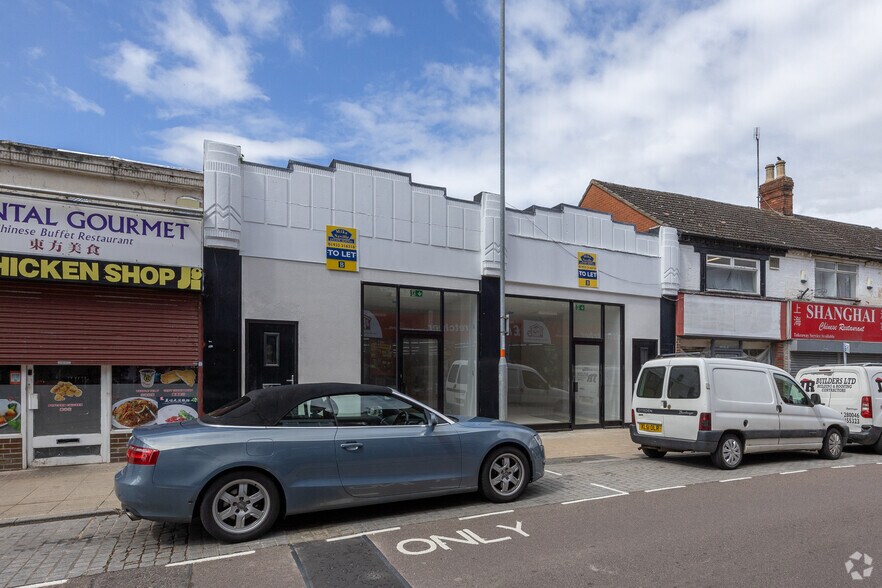 47-49 High St, Rushden to rent - Primary Photo - Image 1 of 2