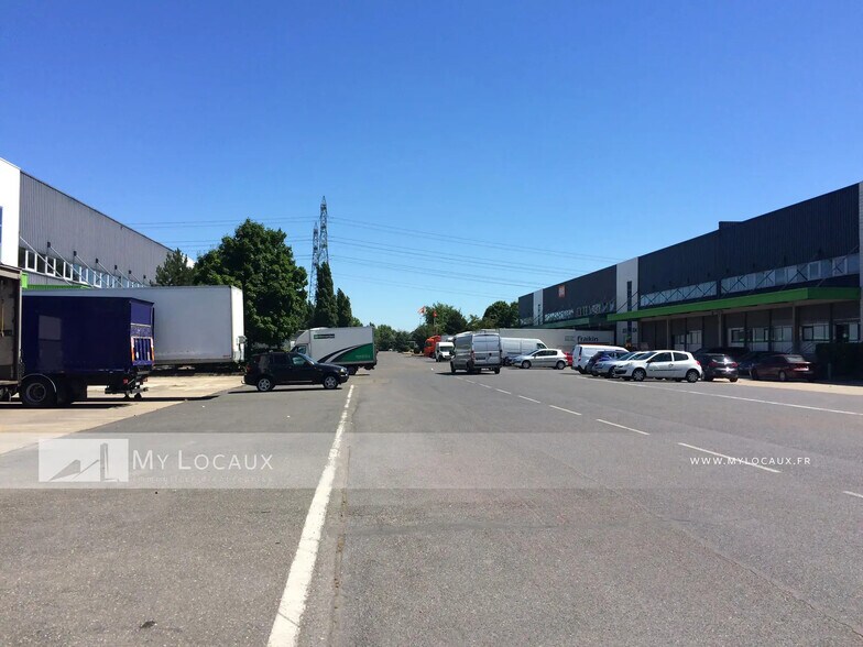 Industrial in SAINT-OUEN-L'AUMONE to rent - Building Photo - Image 3 of 3