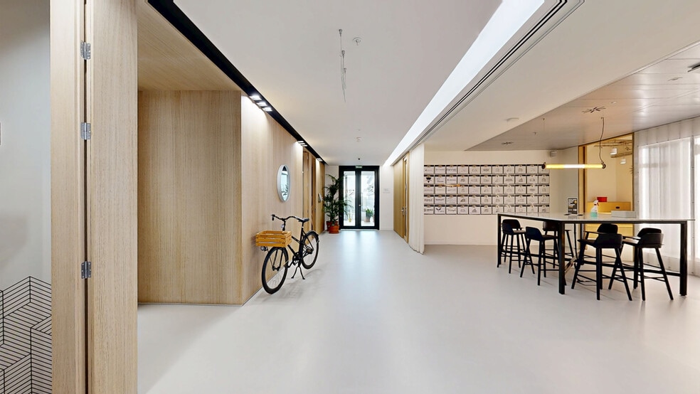 Calle Vía de los Poblados, 1, Madrid, Madrid to rent - Matterport 3D Scan - Image 2 of 27