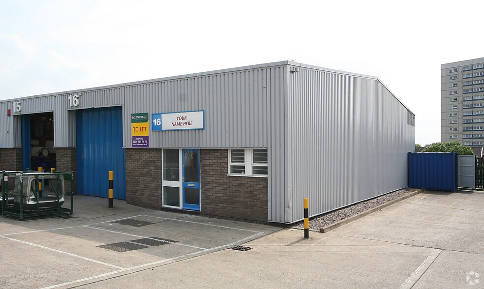Waterloo Ave, Birmingham to rent - Building Photo - Image 2 of 8