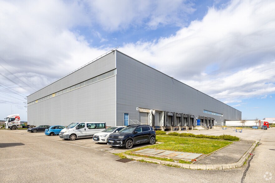 30 Rue Du Traité De Rome, Mions to rent - Primary Photo - Image 3 of 4