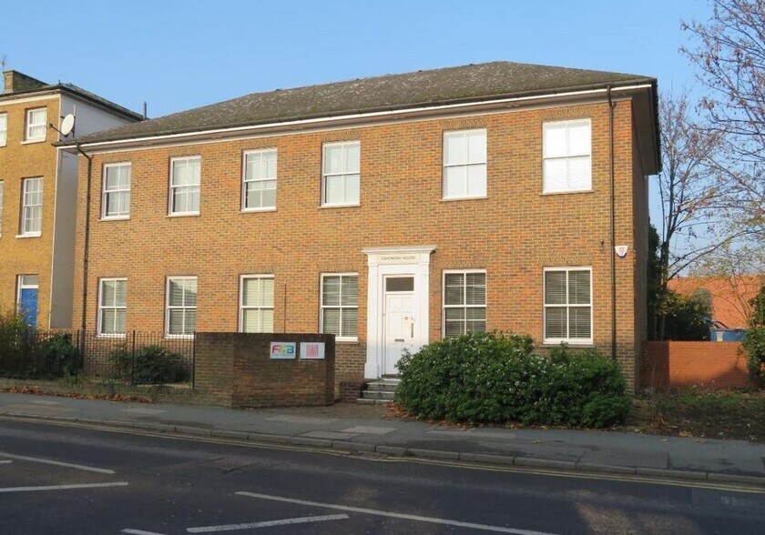 5 The Avenue, Egham to rent - Building Photo - Image 1 of 4