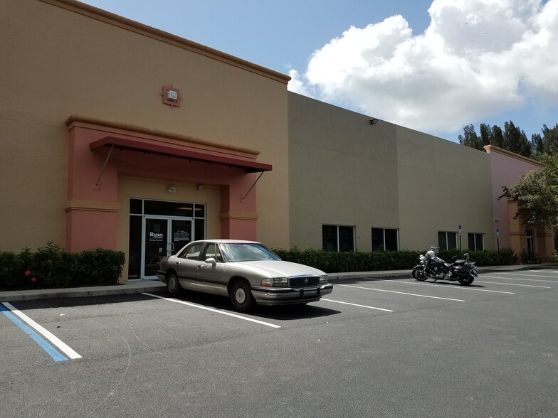 801-821 S Kings Hwy, Fort Pierce, FL for rent - Building Photo - Image 3 of 9