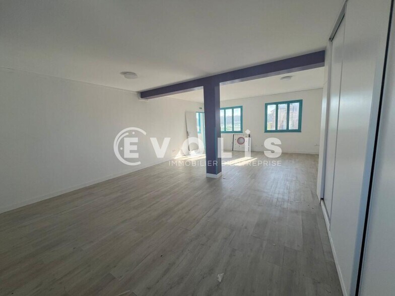 Office in Wissous to rent - Building Photo - Image 3 of 12