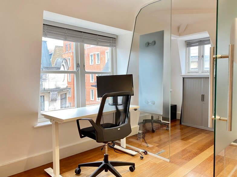 16-16A D'Arblay St, London to rent - Interior Photo - Image 2 of 14
