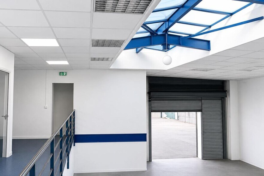 Industrial in Saint-Fons to rent - Interior Photo - Image 3 of 6
