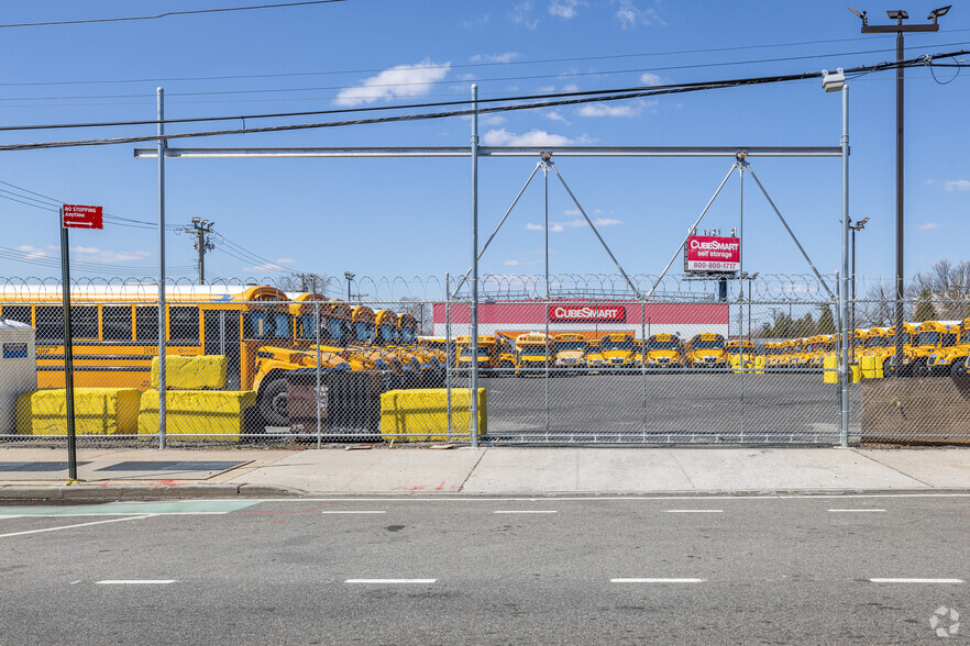 73 Wortman Ave, Brooklyn, NY for sale - Primary Photo - Image 1 of 1