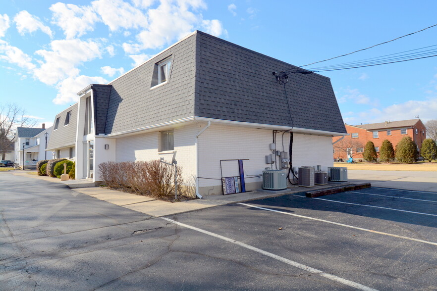 108 N Main St, Englewood, OH for rent - Building Photo - Image 2 of 4