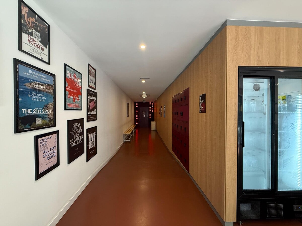 Barcelona, BAR 08021 - Unit 1 - - Interior Photo - Image 1 of 16