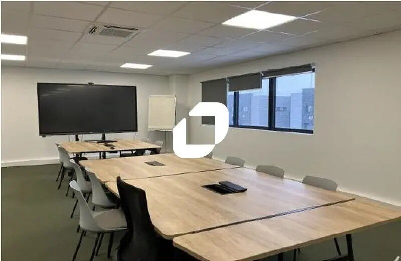 Light Industrial in Buc to rent - Interior Photo - Image 2 of 6