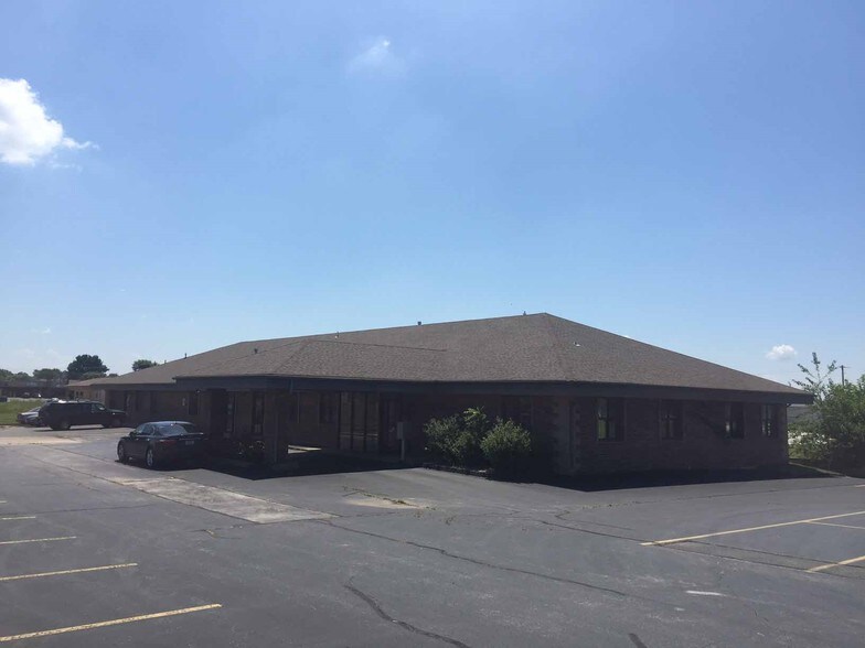 202 S West St, Nixa, MO for sale - Building Photo - Image 1 of 1