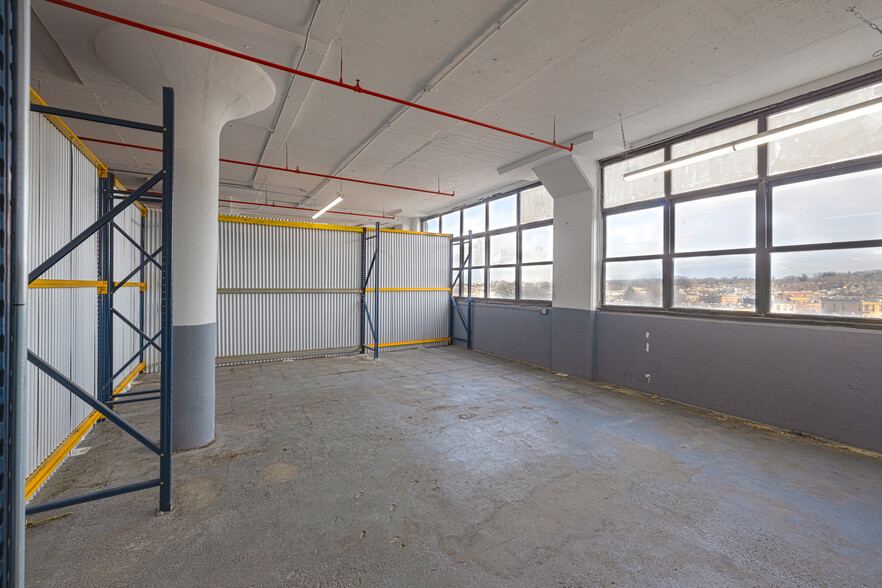 ReadySpaces Queens Ridgewood - Commercial Property