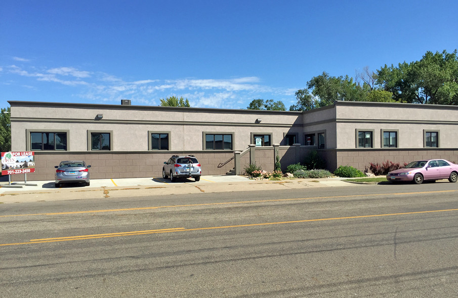 1800 E Broadway Ave, Bismarck, ND for sale - Primary Photo - Image 1 of 1