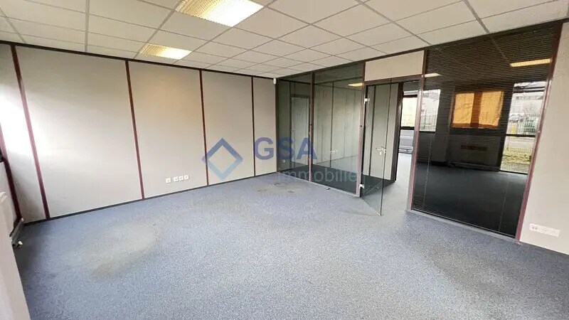 Office in Lisses to rent - Interior Photo - Image 2 of 10