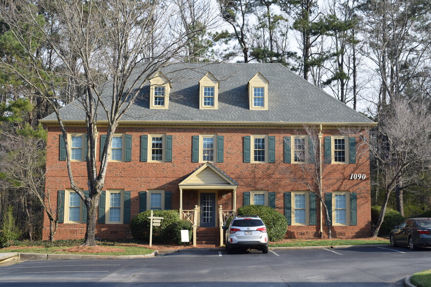 1090 Cambridge Sq, Alpharetta, GA for sale - Building Photo - Image 1 of 4