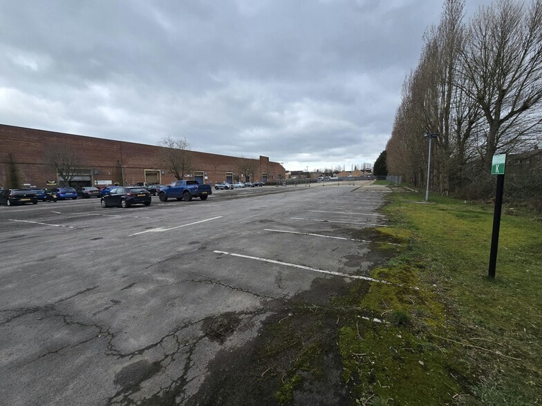 Thornes Moor Rd, Wakefield to rent - Building Photo - Image 2 of 13