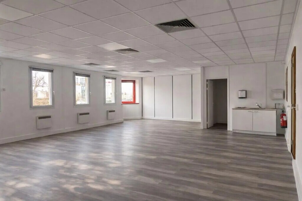 Location Bureaux 152 m² - Photo 1