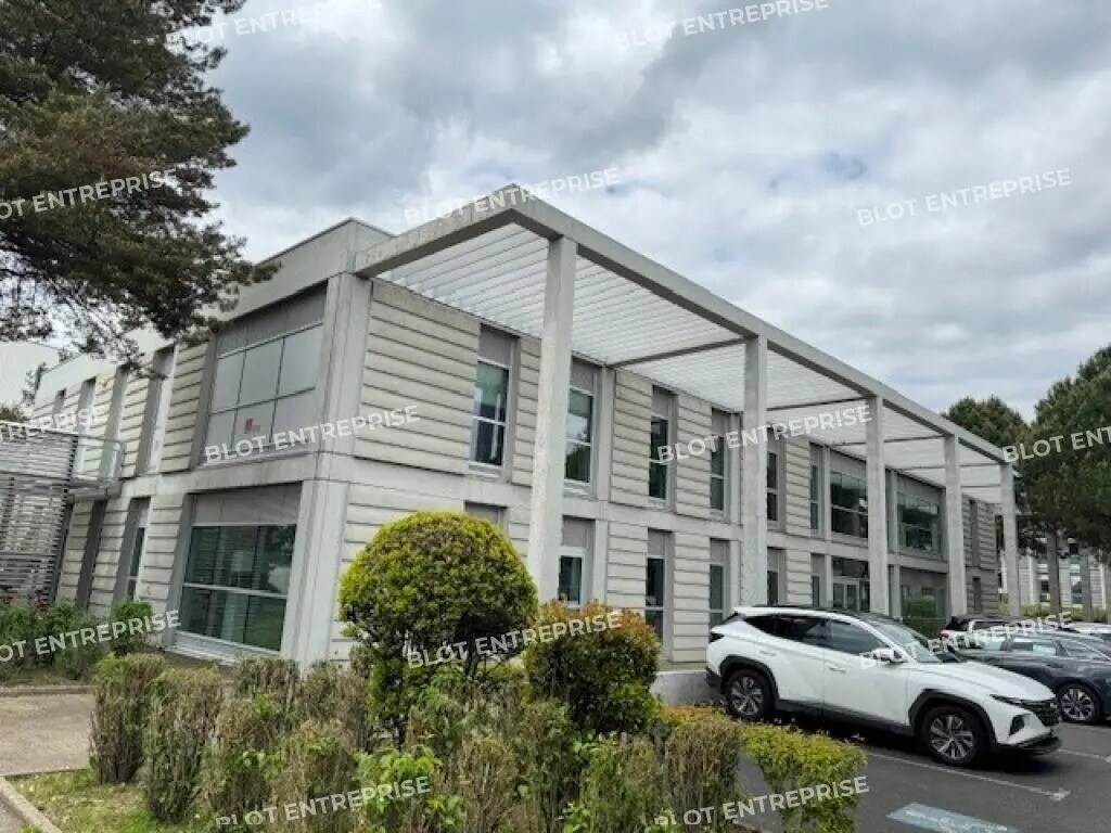 Location Bureaux 600 m² - Photo 1