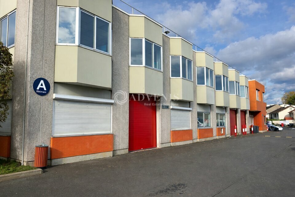 Light Industrial in Villejuif to rent Building Photo- Image 1 of 13