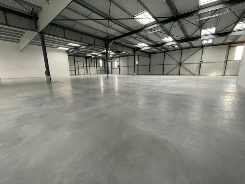 Industrial in Roissy-en-France to rent - Interior Photo - Image 2 of 8