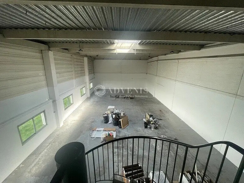 Light Industrial in Les Ulis to rent - Interior Photo - Image 3 of 6