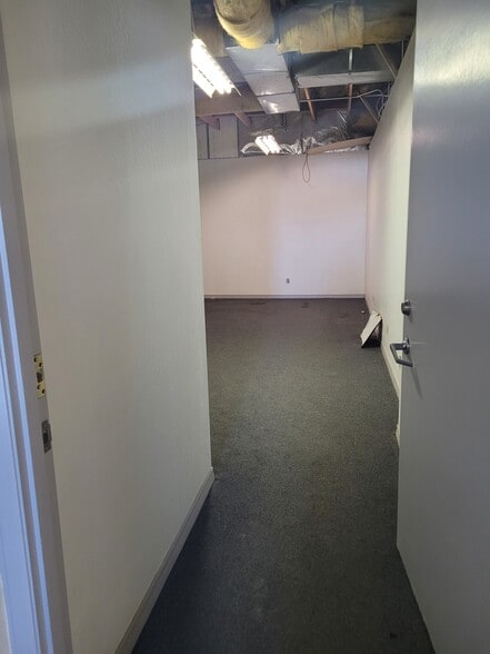 7323 W Carole Ln, Glendale, AZ to rent - Interior Photo - Image 2 of 15