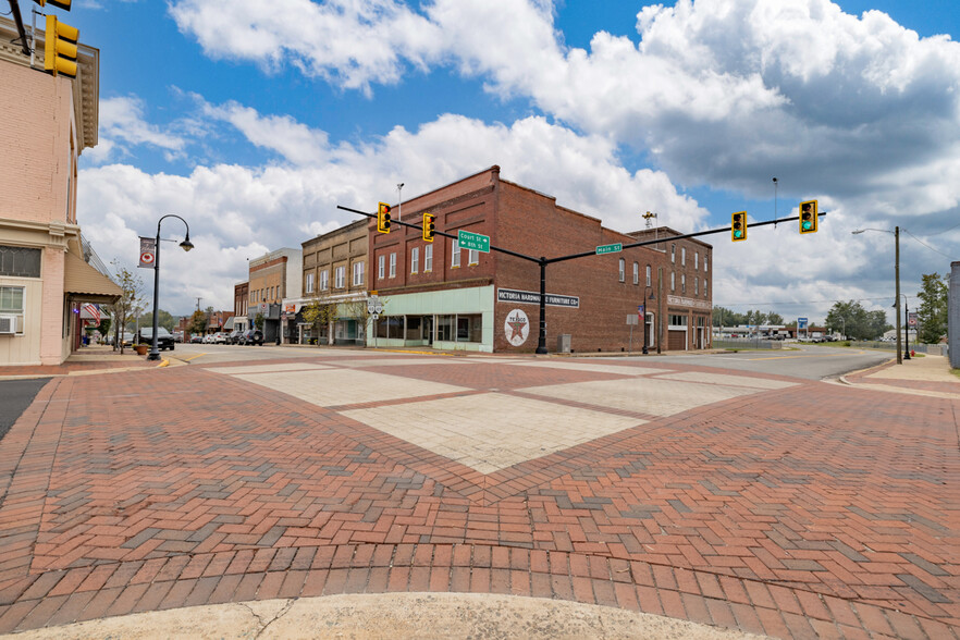 1801 Main, Victoria, VA for sale - Primary Photo - Image 1 of 22