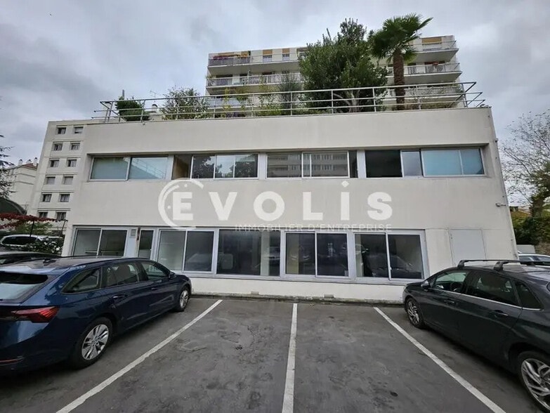 Office in Montrouge to rent - Building Photo - Image 1 of 15
