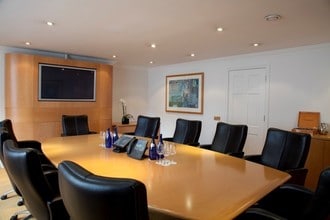 2-6 Eaton Gate, London to rent Interior Photo- Image 2 of 5