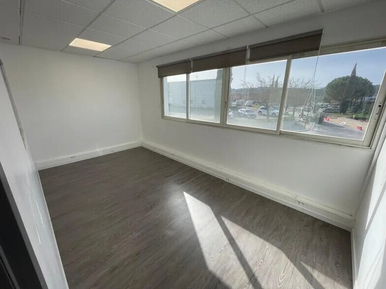Office in Rousset to rent - Interior Photo - Image 3 of 6