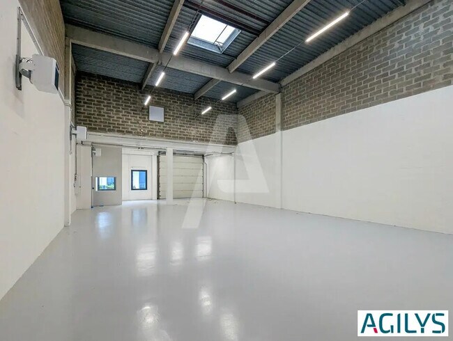 Location Local d'activités 54 m² à 2 880 m²