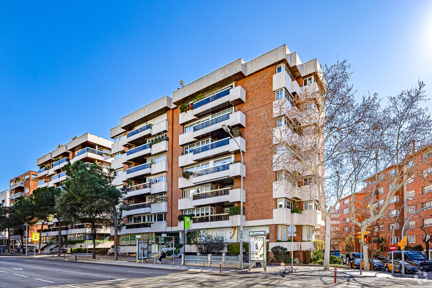 Office / Retail in Barcelona, Barcelona to rent - Building Photo - Image 2 of 3