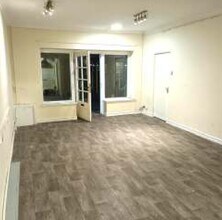 2 Oxford St, Moreton In Marsh to rent Interior Photo- Image 2 of 2