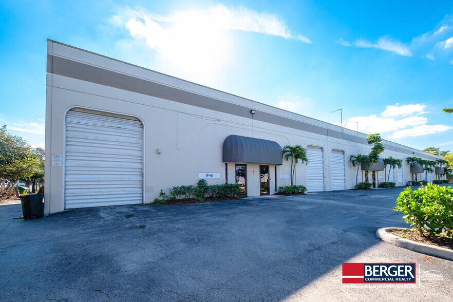 3685-3699 NW 15th St, Lauderhill, FL for rent - Building Photo - Image 3 of 9