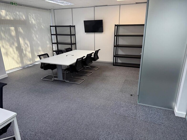 1-2 Eversley Way, Egham to rent - Building Photo - Image 3 of 8