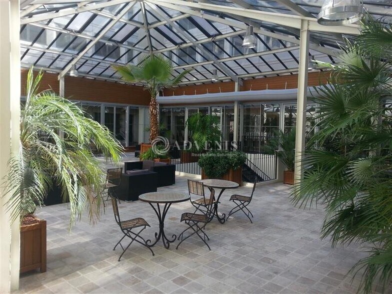 Office in Rungis to rent - Building Photo - Image 2 of 6