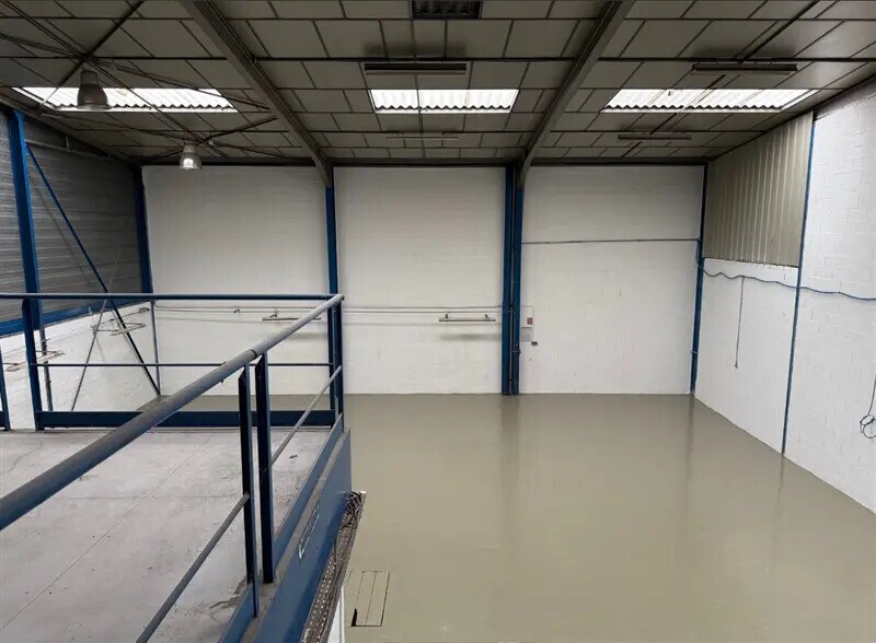 Light Industrial in Chassieu to rent - Interior Photo - Image 3 of 7
