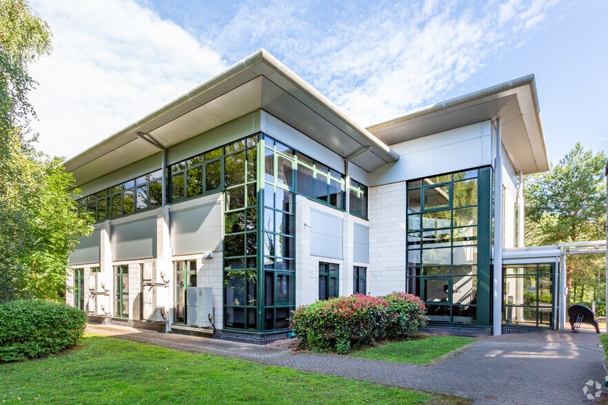 The Pavillions, Cwmbran to rent - Primary Photo - Image 1 of 3