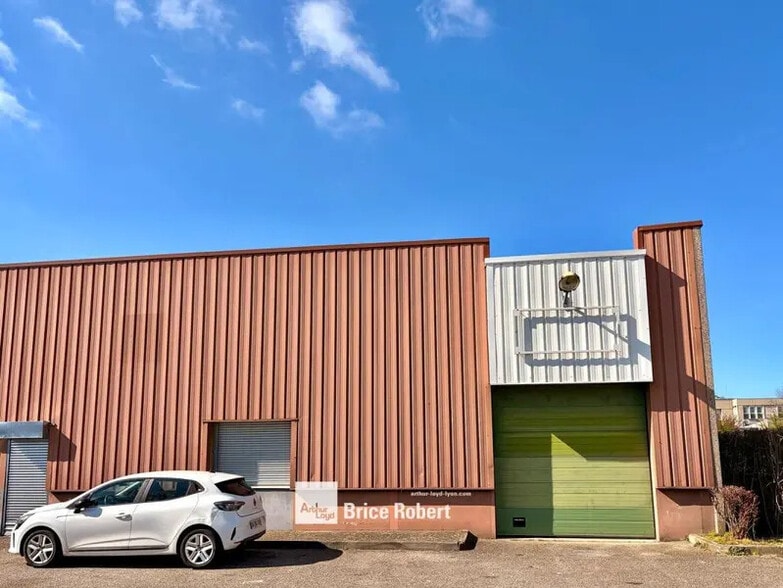 3 Rue Du 35eme Regiment D'Aviation, Bron to rent - Building Photo - Image 1 of 12