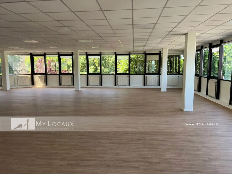 Light Industrial in Nanterre to rent - Interior Photo - Image 3 of 10