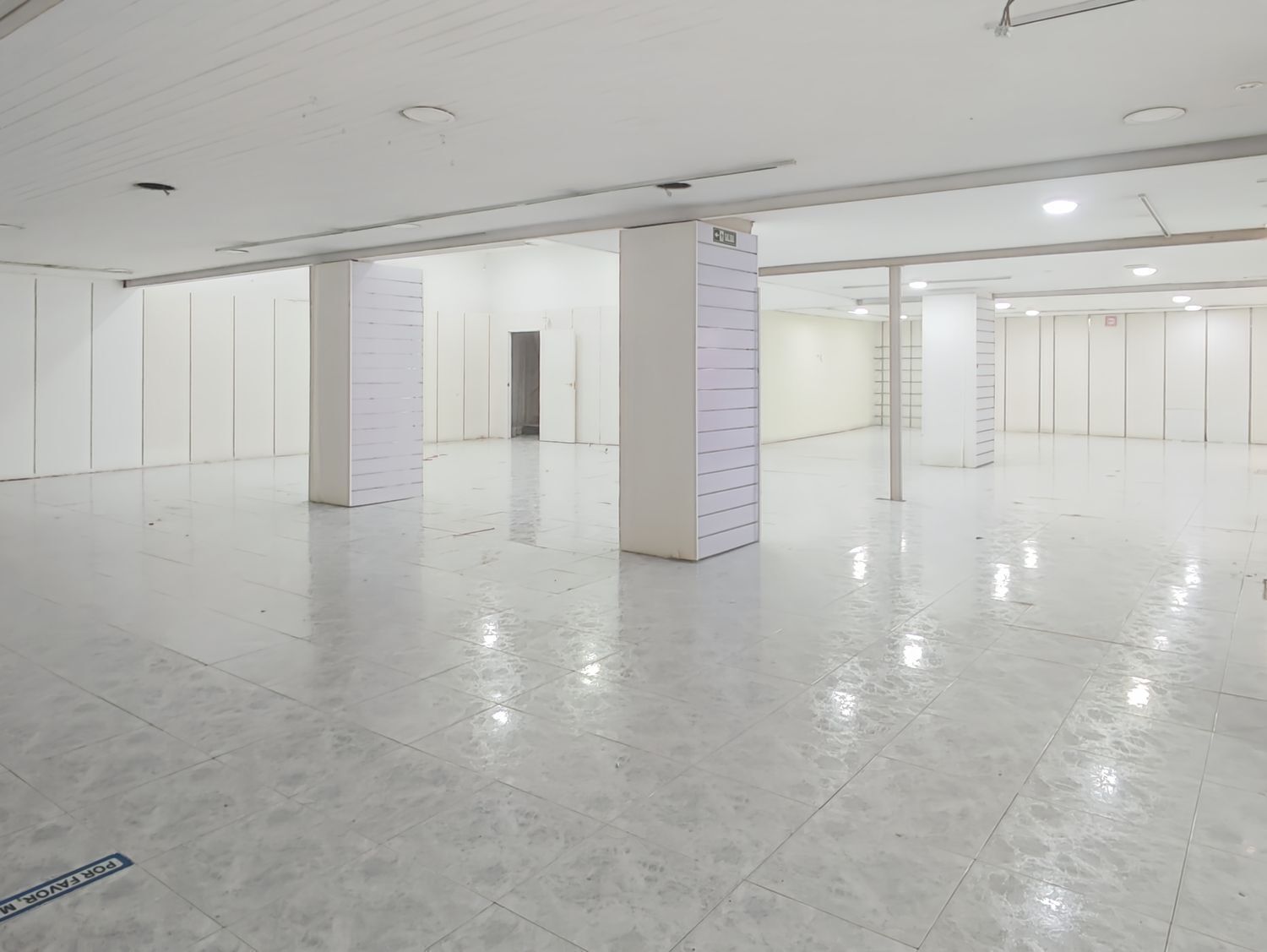 Retail in A Coruña, La Coruna to rent Interior Photo- Image 1 of 21