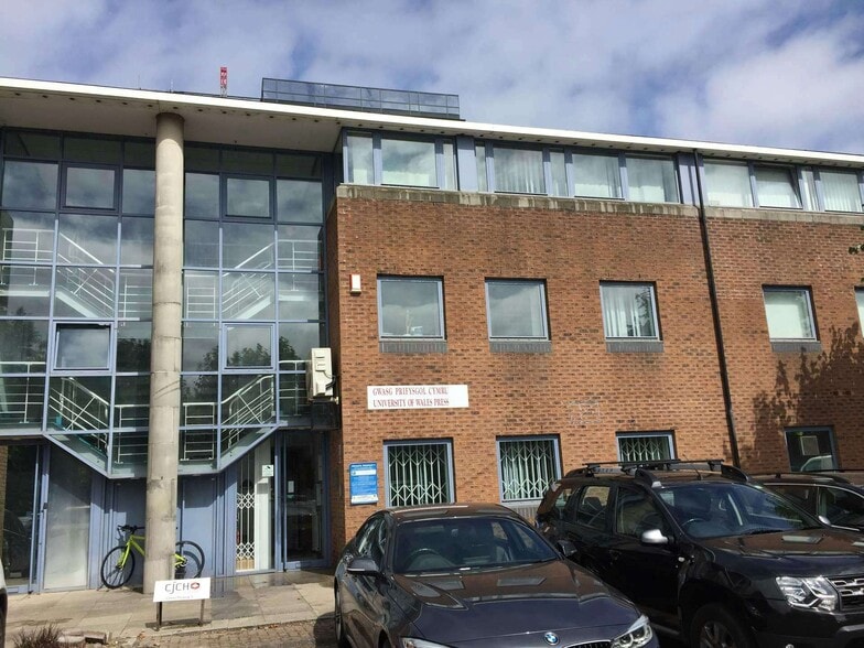 Brigantine Pl, Cardiff to rent - Primary Photo - Image 1 of 2