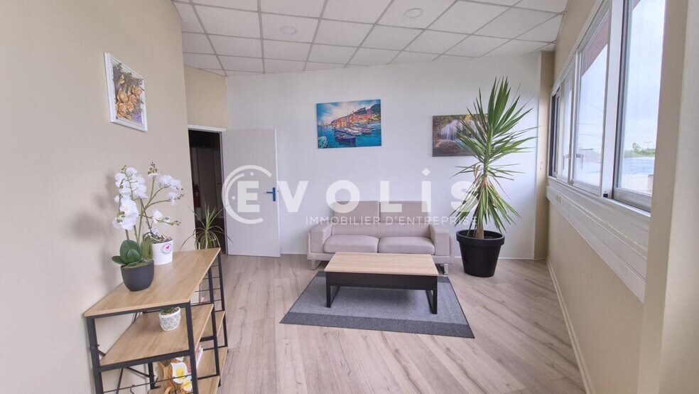 Office in Quincy-Voisins to rent - Interior Photo - Image 3 of 17