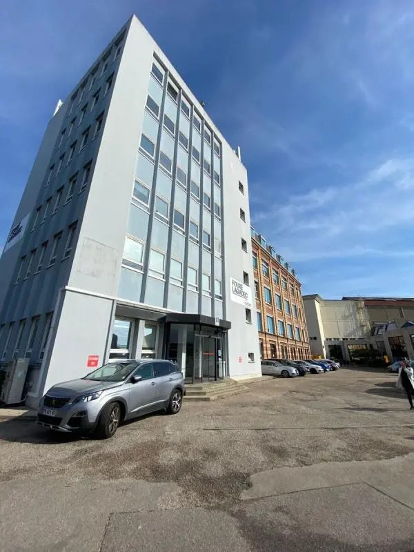 Location Bureaux 145 m² - Photo 1