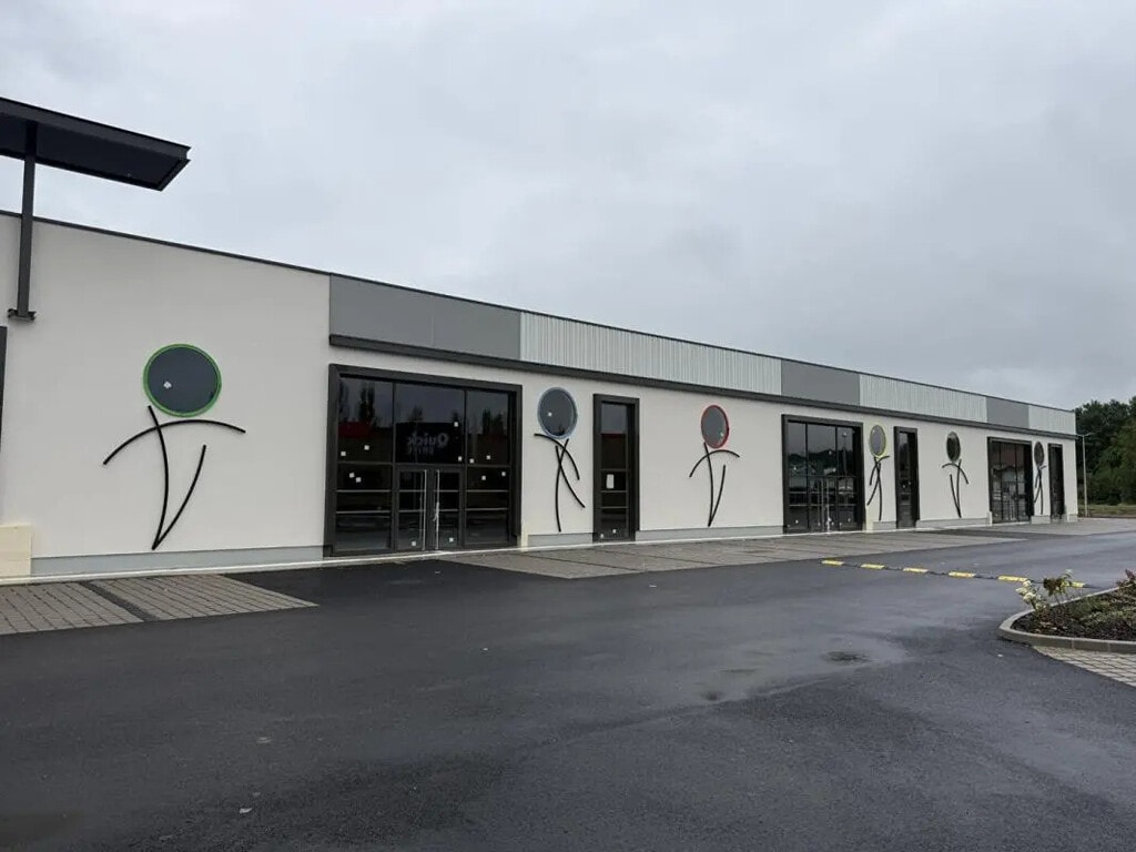 Location Commerce 600 m² - Photo 1