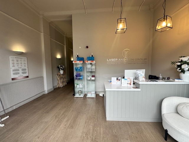 171-171A Finchley Rd, London to rent - Interior Photo - Image 2 of 8