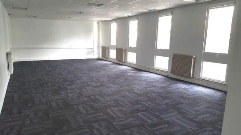 Light Industrial in Rungis to rent - Interior Photo - Image 3 of 7