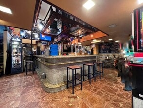 Retail in Madrid, Madrid to rent Interior Photo- Image 2 of 8